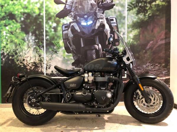 TRIUMPH Bonneville Bobber Black