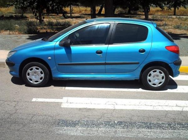 Peugeot 206 1.4 i 75 CV. 5 puertas.