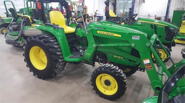 John Deere 3025E