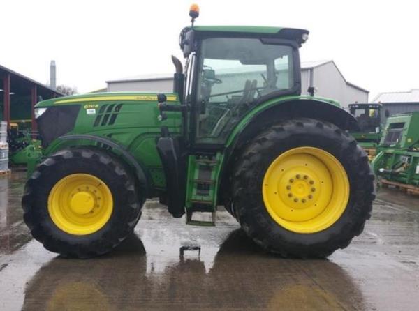 John Deere 6210R