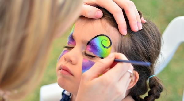  Maquillador infantil