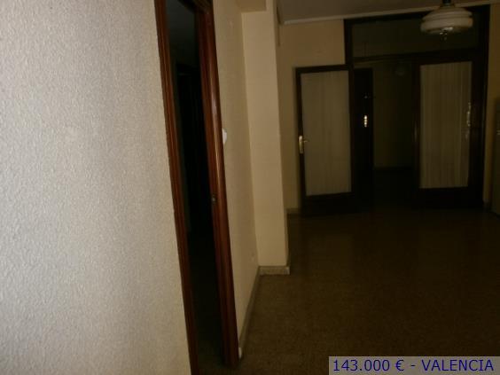 Vendo piso de 4 habitaciones en  Valencia Capital