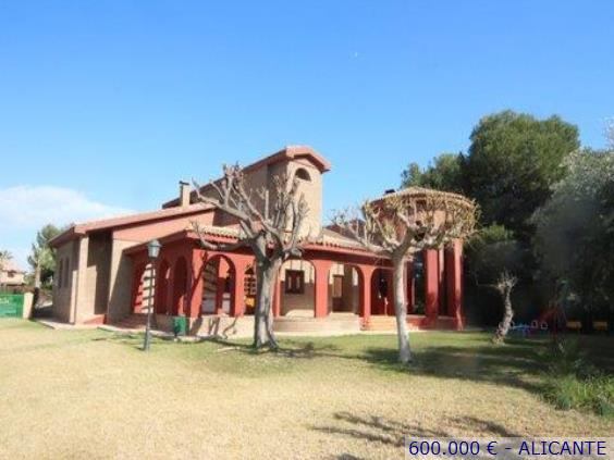 Casa en venta de 408 metros en Mutxamel Alicante