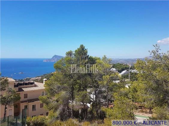 Se vende solar de 2057 metros en Altea Alicante