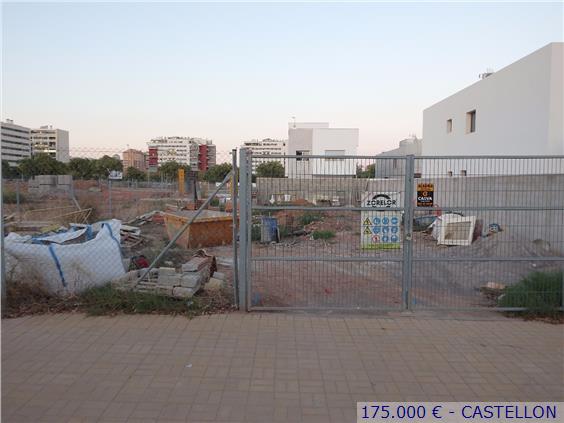 Se vende solar de 447 metros en Castellón de la Plana / Castelló de la Plana