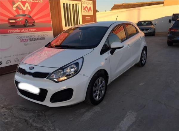 Kia rio 5 puertas Gasolina del año 2015