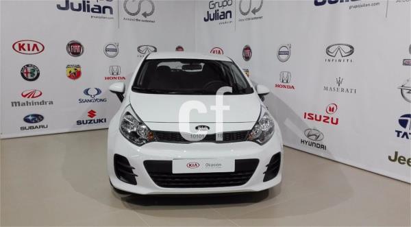 Kia rio 5 puertas Gasolina del año 2016