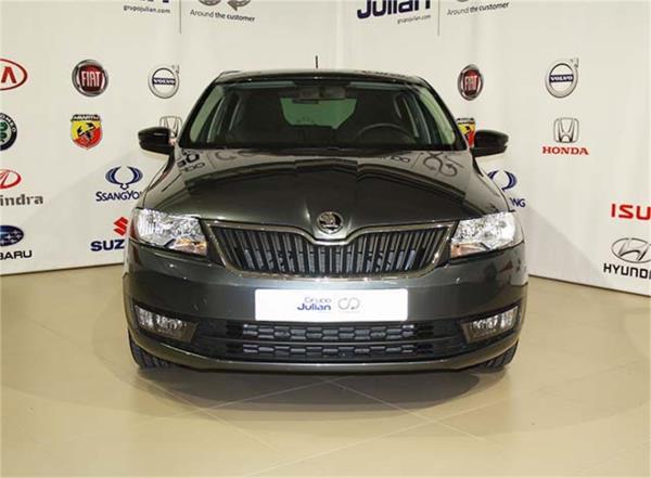 Skoda rapid 5 puertas Diesel del año 2017