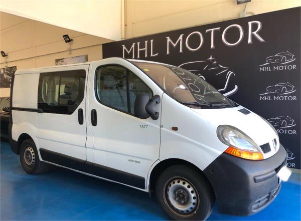 Renault trafic 4 puertas Diesel del año 2006