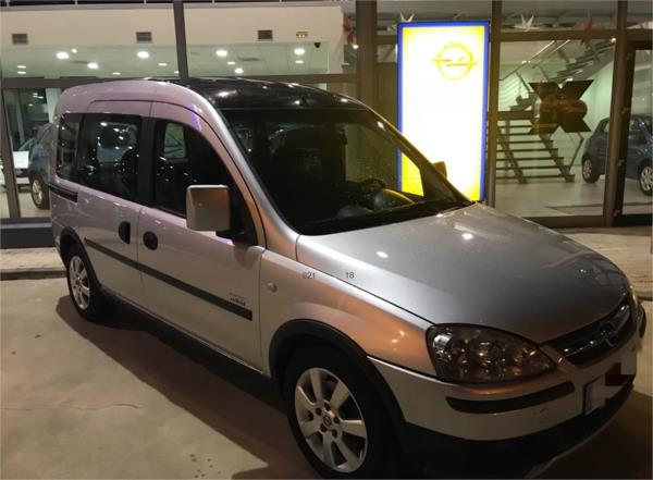 Opel combo 5 puertas Diesel del año 2007