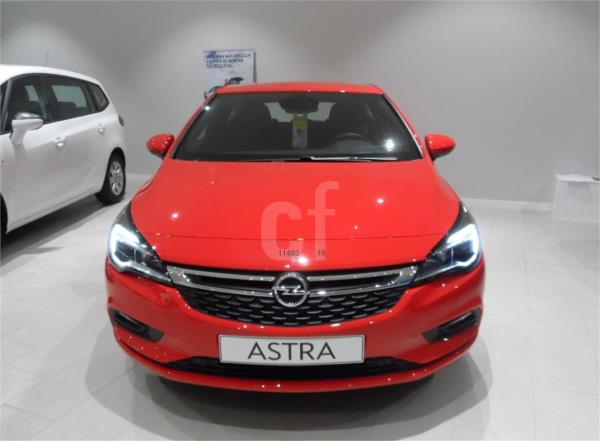 Opel astra 5 puertas Gasolina del año 2018