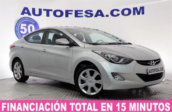 Hyundai elantra 4 puertas Gasolina del año 2012