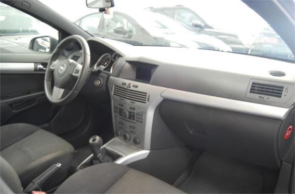 Opel astra 3 puertas Gasolina del año 2006