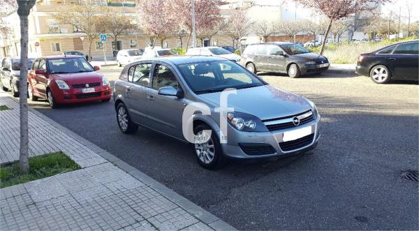 Opel astra 5 puertas Diesel del año 2006