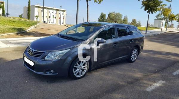 Toyota avensis 5 puertas Diesel del año 2010