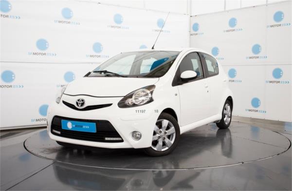 Toyota aygo 5 puertas Gasolina del año 2014