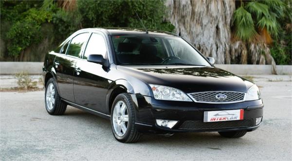 Ford mondeo 5 puertas Diesel del año 2006