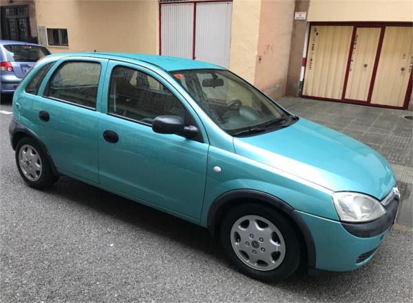 Opel corsa 5 puertas Diesel del año 2004