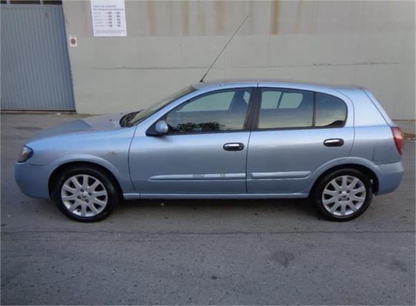 Nissan almera 5 puertas Diesel del año 2006