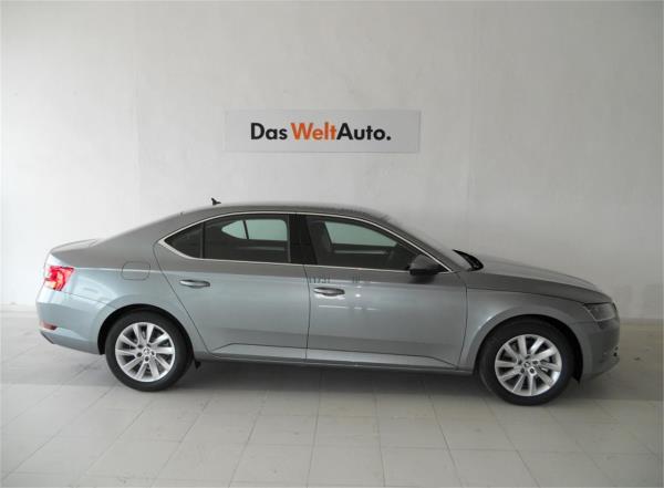 Skoda superb 5 puertas Diesel del año 2017