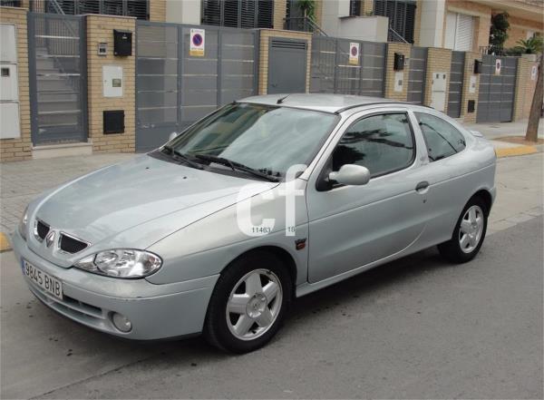 Renault megane 2 puertas Gasolina del año 2001