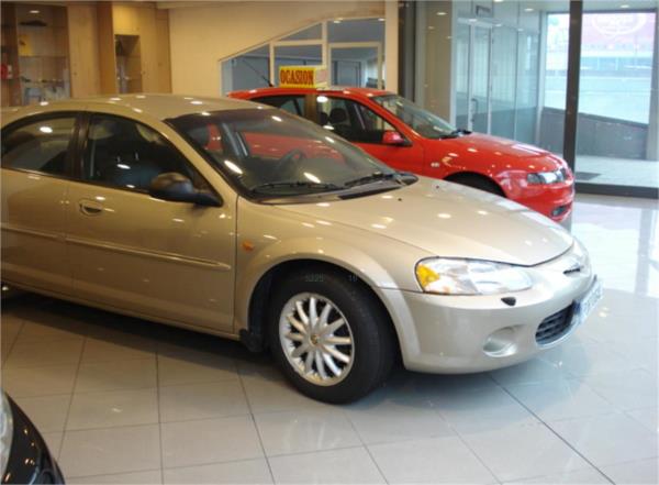 Chrysler sebring 4 puertas Gasolina del año 2002