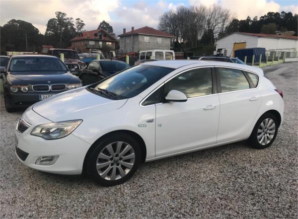 Opel astra 5 puertas Diesel del año 2010