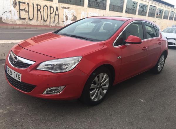 Opel astra 5 puertas Gasolina del año 2010