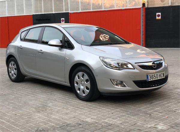 Opel astra 5 puertas Diesel del año 2011