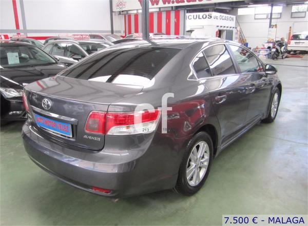 Toyota avensis 4 puertas Diesel del año 2010