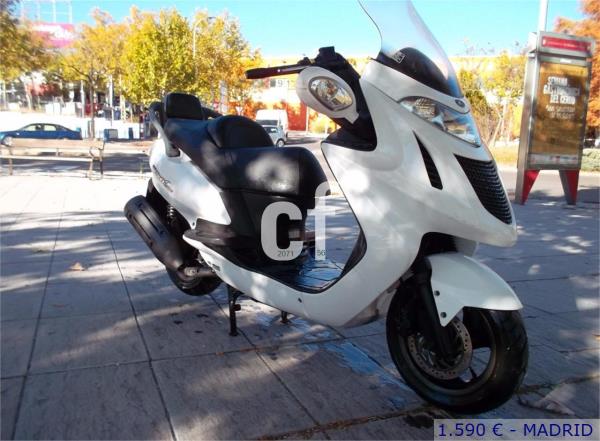 Kymco grand dink 125 del año 2012 en San Sebastián de los Reyes Madrid