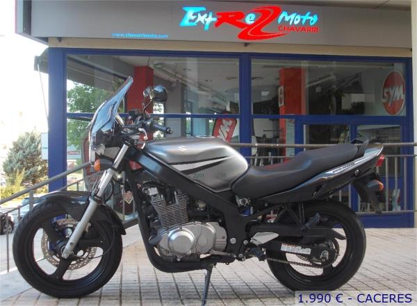 Suzuki gs 500 del año 2007 en Cáceres