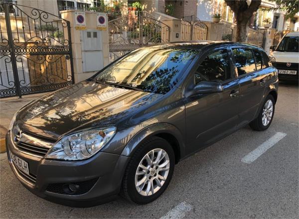 Opel astra 5 puertas Diesel del año 2009