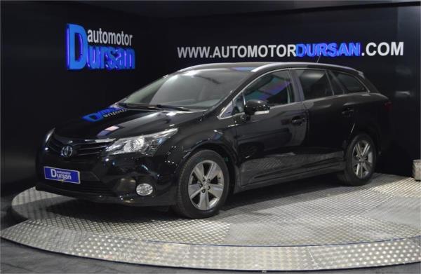 Toyota avensis 5 puertas Diesel del año 2015