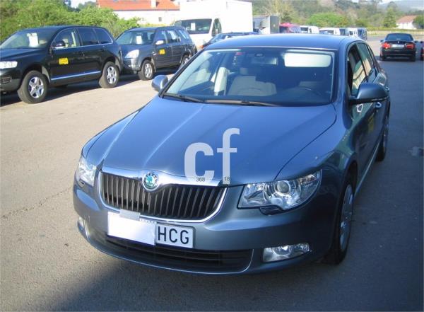 Skoda superb 5 puertas Diesel del año 2011