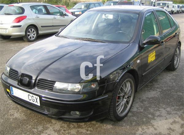 Seat leon 5 puertas Gasolina del año 2003