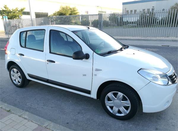 Dacia sandero 5 puertas Gasolina del año 2012