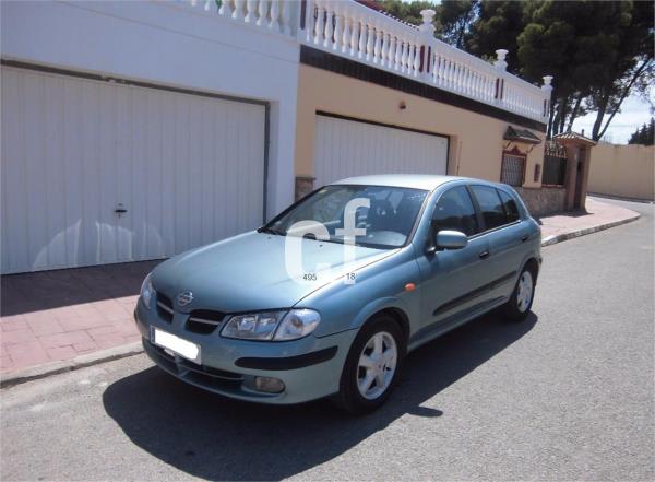 Nissan almera 5 puertas Diesel del año 2001