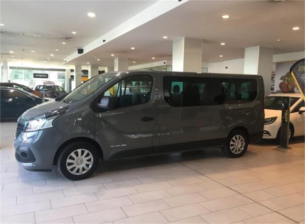 Renault trafic 5 puertas Diesel del año 2016