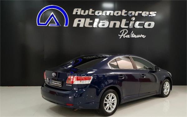 Toyota avensis 5 puertas Diesel del año 2010