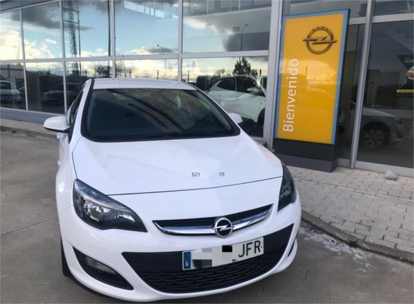 Opel astra 4 puertas Diesel del año 2015