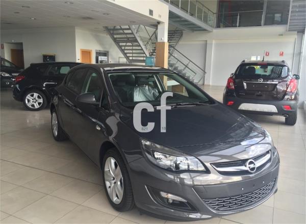 Opel astra 5 puertas Gasolina del año 2015