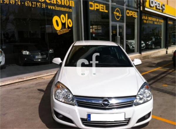 Opel astra 5 puertas Diesel del año 2010