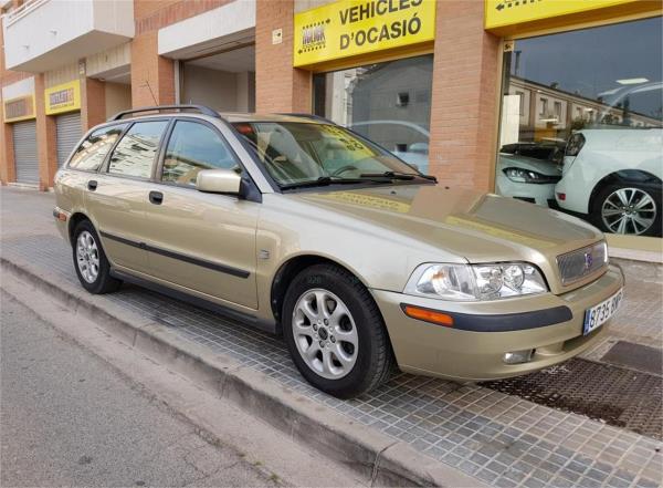 Volvo v40 5 puertas Gasolina del año 2002