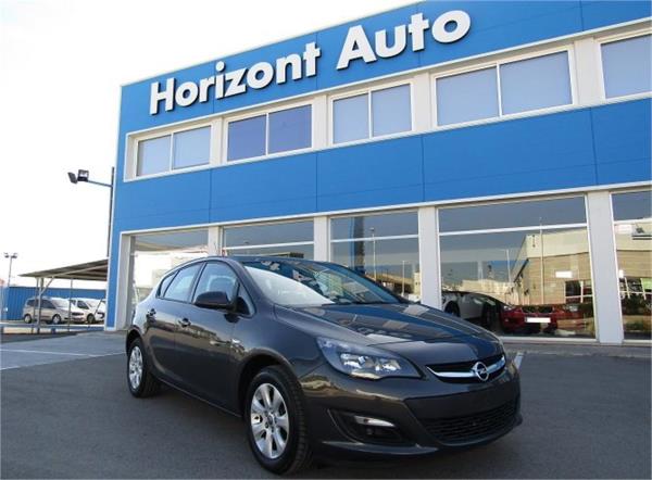 Opel astra 5 puertas Diesel del año 2014