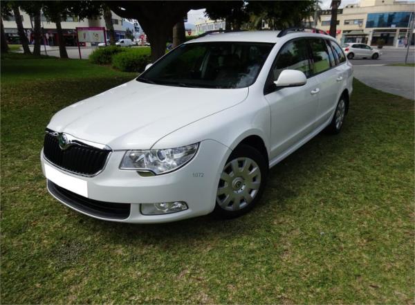 Skoda superb 5 puertas Diesel del año 2011