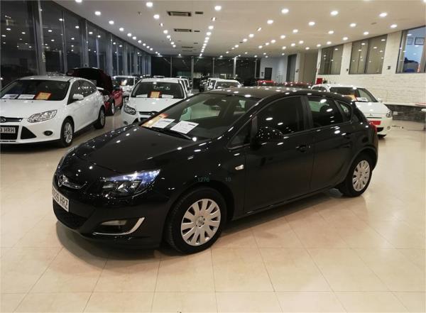 Opel astra 5 puertas Diesel del año 2013