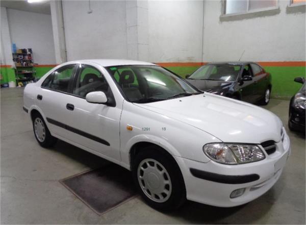 Nissan almera 4 puertas Gasolina del año 2001