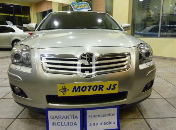 Toyota avensis 4 puertas Diesel del año 2008