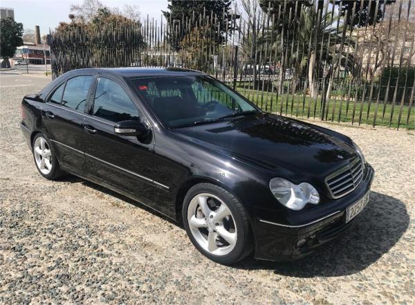 Mercedes benz clase c 4 puertas Diesel del año 2004